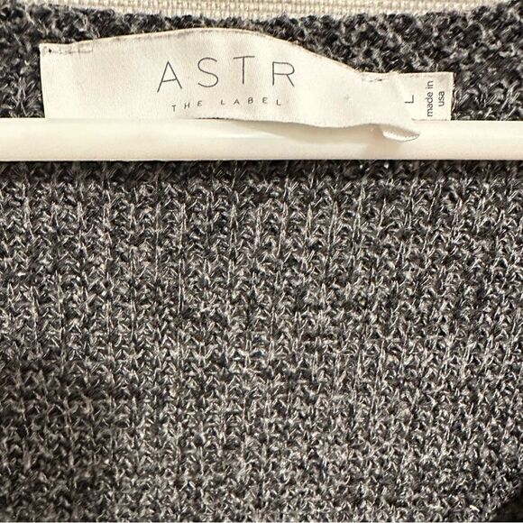 Astr the label charcoal gray knit split side sweater - Picture 4 of 4